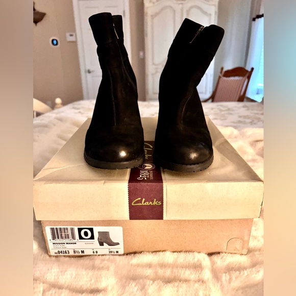 CLARKS MISSON MANOR BOOTS - Picture 2 of 7